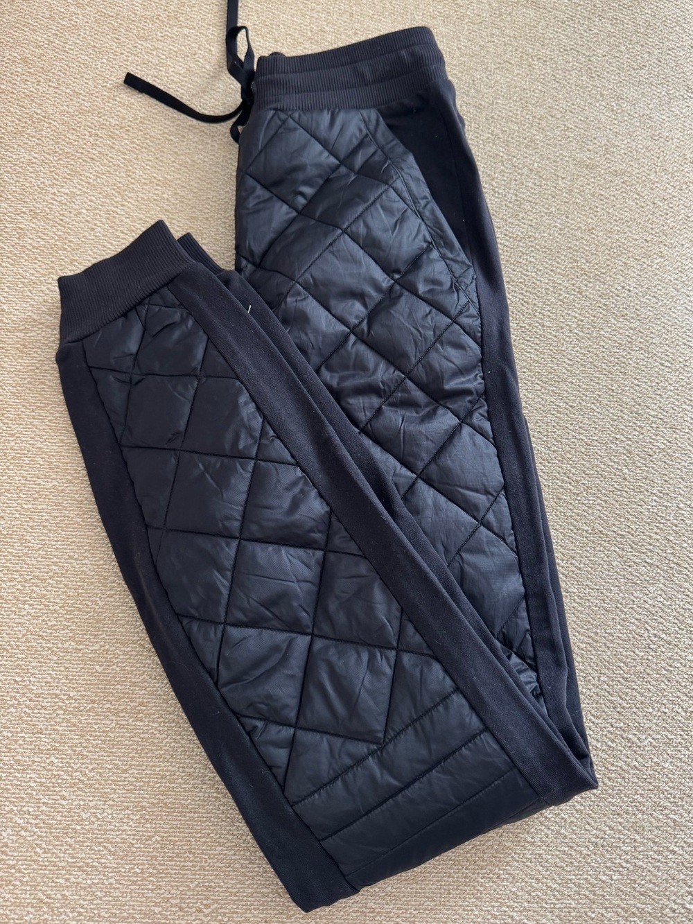 ALO Yoga Black Quilted Jogger Pants - Picture 1 of 6